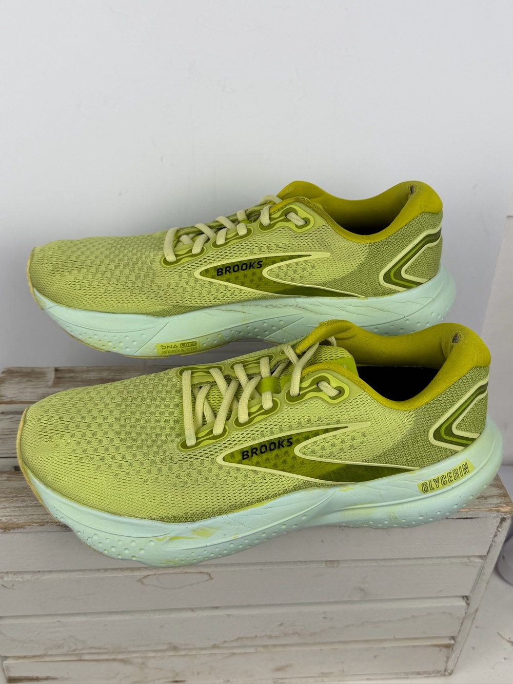 Brooks Glycerin 21 running shoes in vibrant Lovebird Pale Yellow men’s size 10.5 - Picture 2 of 13